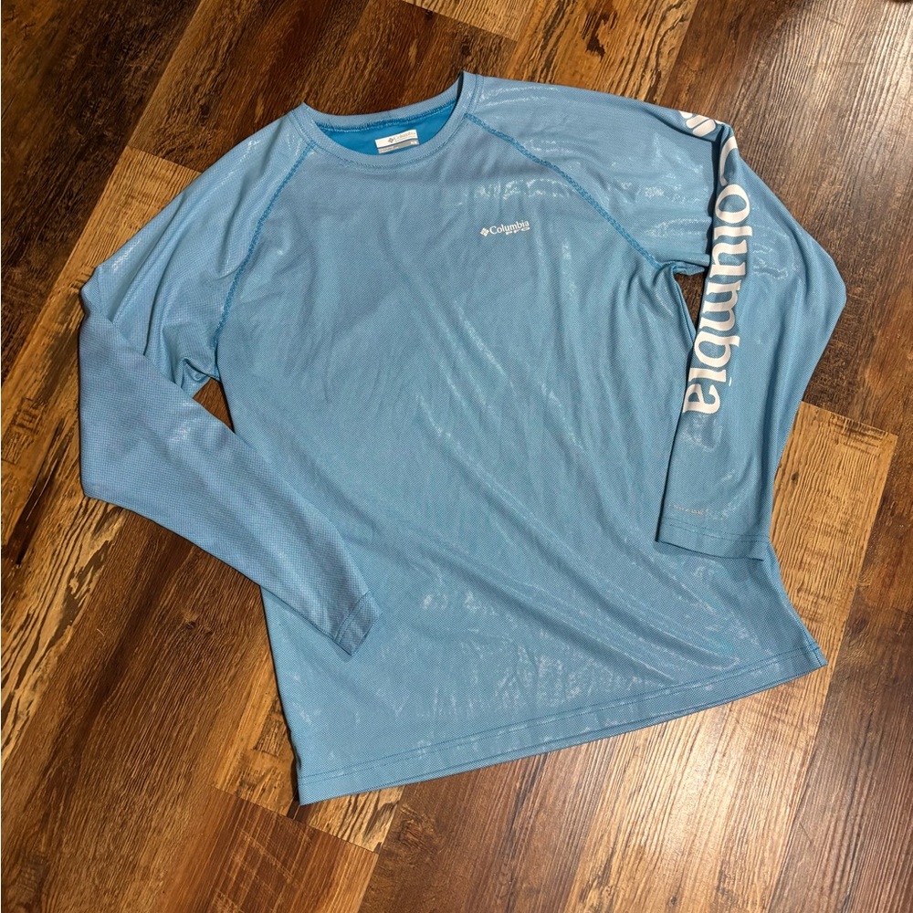 Women’s Columbia long sleeve shirt